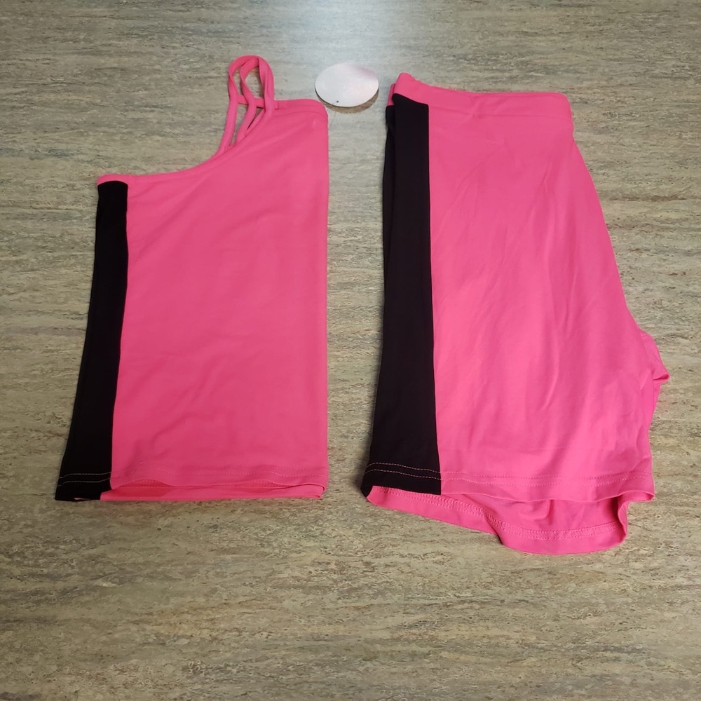 NWT Beautiful set of a tank top and shorts size L